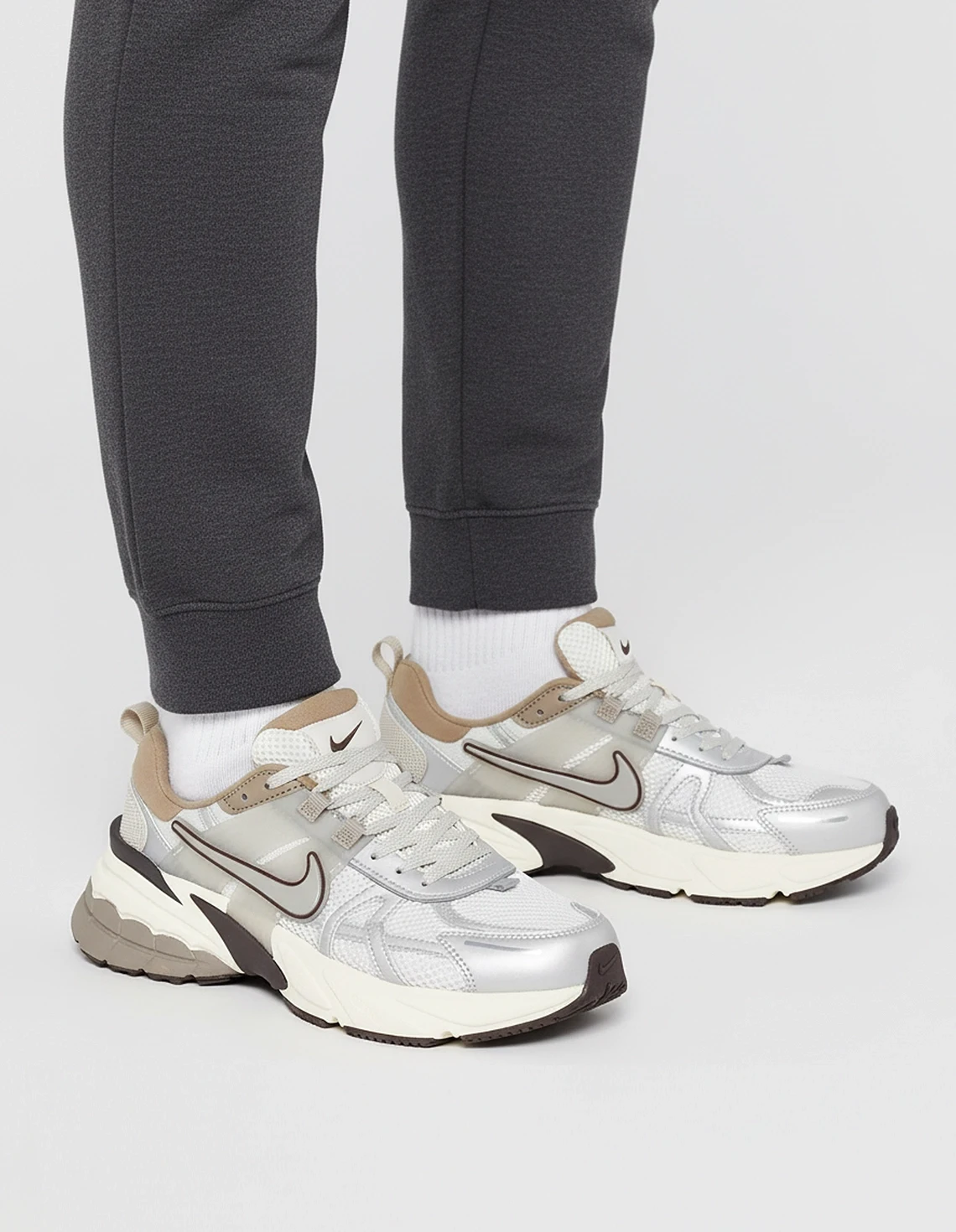 کفش دویدن مردانه نایکی V2K Run M