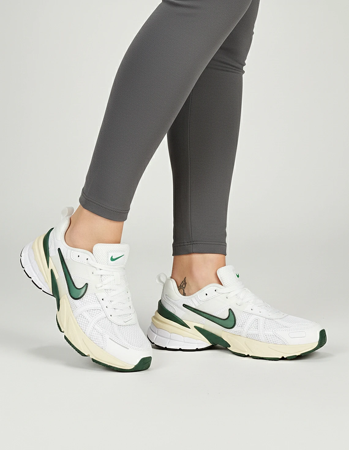 کفش دویدن زنانه نایکی V2K Run W