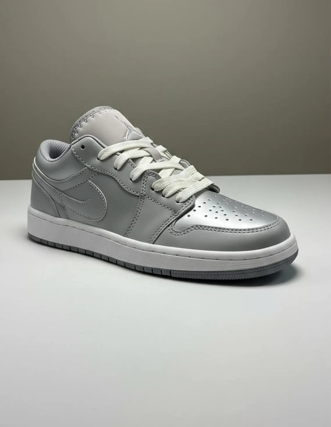 کفش روزانه زنانه نایکی Air Jordan 1 Low LX W